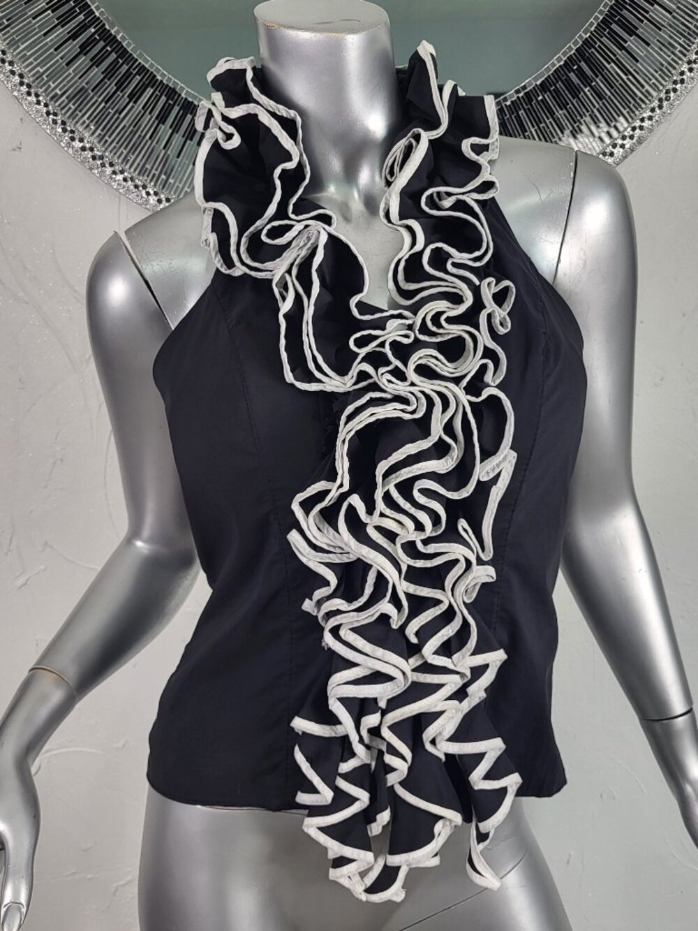 OMAI~SZ M~BLACK WHITE SLEEVELESS RUFFLE ZIP FRONT HALTER TOP STEAMPUNK BLOUSE